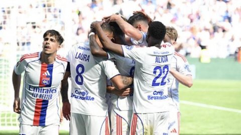 Яремчук сделал дубль, Лион выиграл у Осера