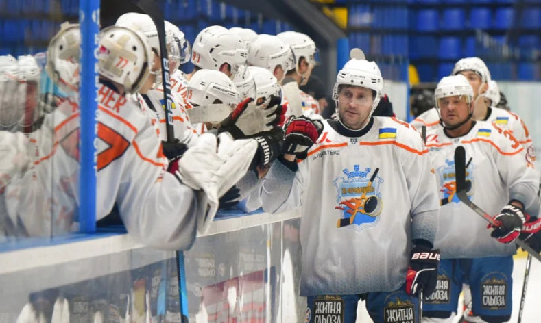 Кременчук возглавил чемпионат Украины по хоккею
