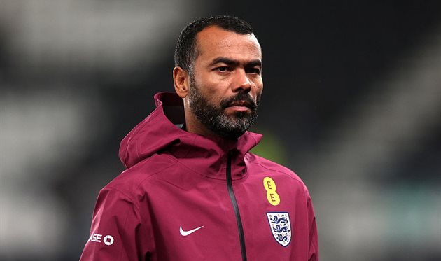 Эшли Коул дебютирует в качестве тренера во главе Чезены