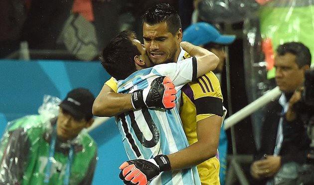 Экс-голкипер МЮ и сборной Аргентины завершил карьеру